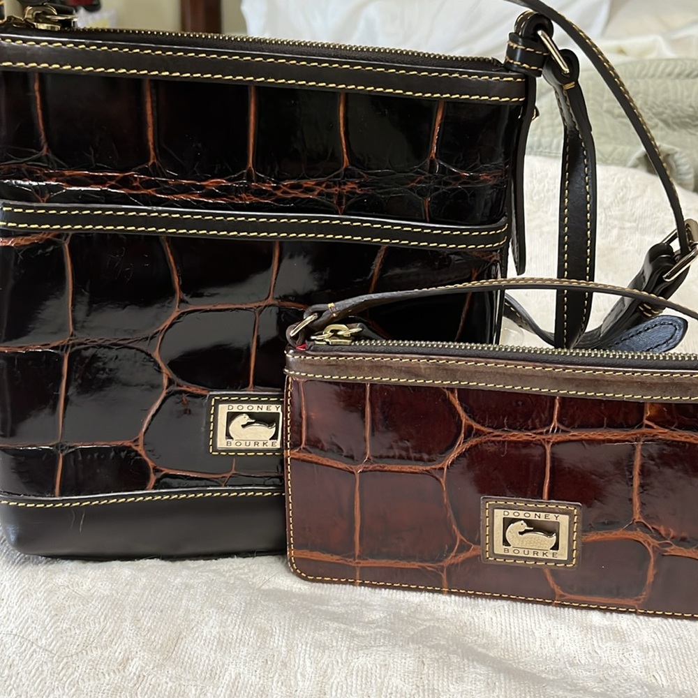 Dooney Bourne shoulder bag w/pochette